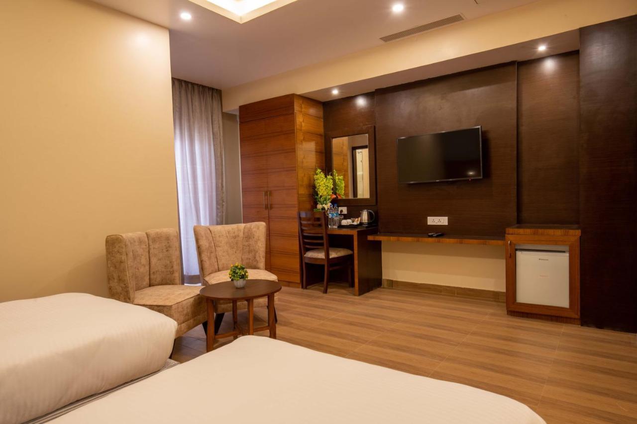 Hotel Palm International Butwāl Exterior foto
