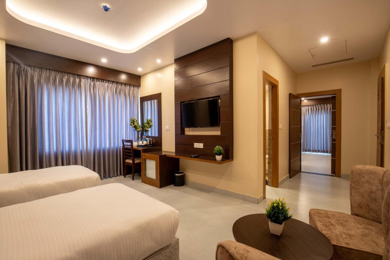 Hotel Palm International Butwāl Exterior foto