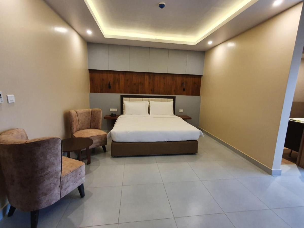 Hotel Palm International Butwāl Exterior foto